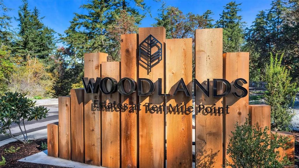 3908 Woodlands Pl, Saanich