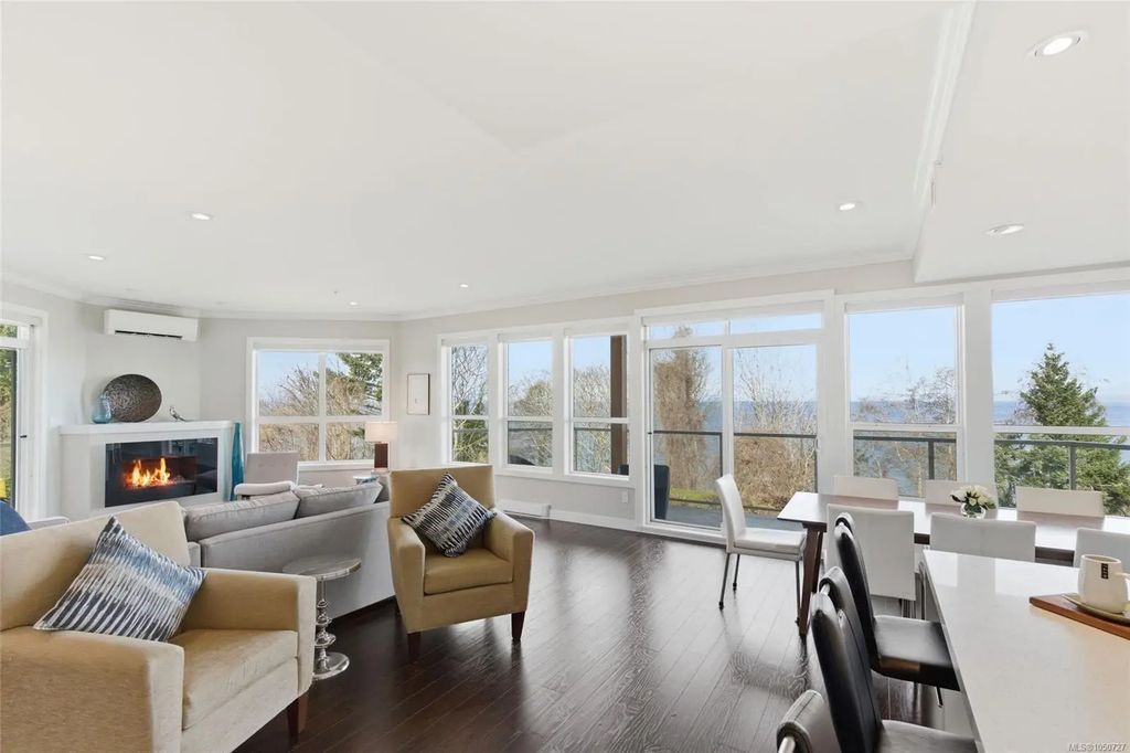 439 College Rd 204, Qualicum Beach