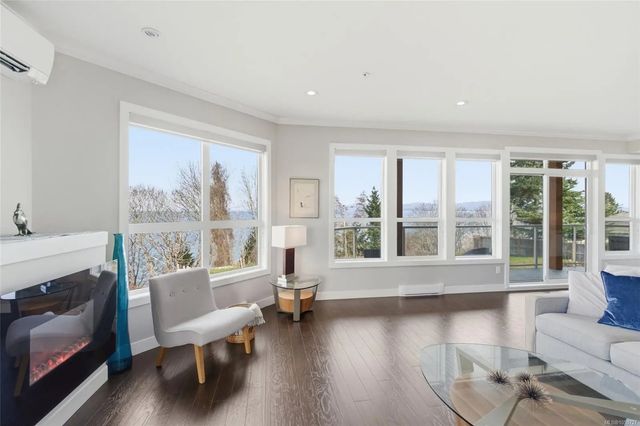 3 of 31 - 439 College Rd 204, Qualicum Beach, BC