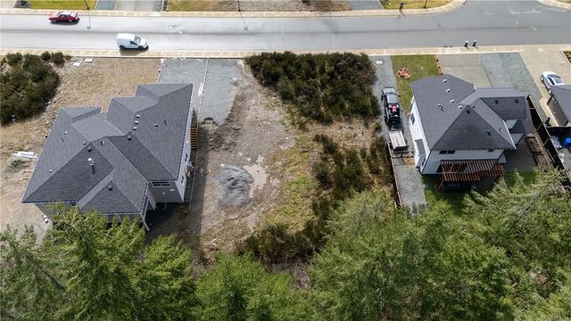5 of 11 - 145 Edgewood Dr, Lake Cowichan, BC
