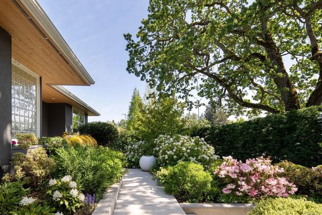 3 of 71 - 3311 Gibbs Rd, Oak Bay, BC