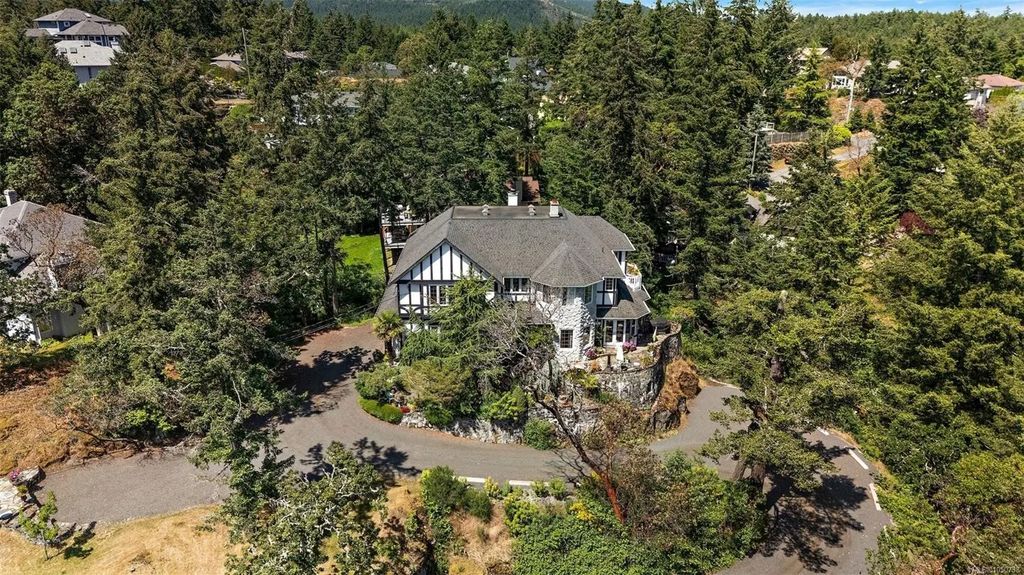 405 Coralee Pl, Langford