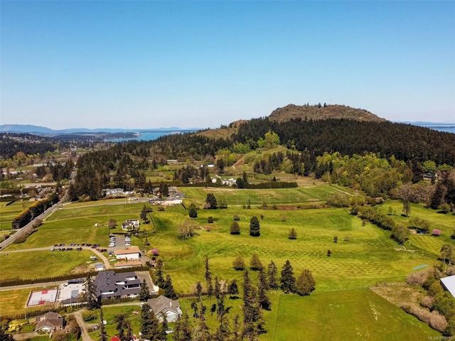 3 of 12 - 4143 Blenkinsop Rd, Saanich, BC