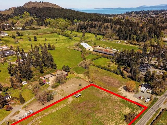 5 of 12 - 4143 Blenkinsop Rd, Saanich, BC