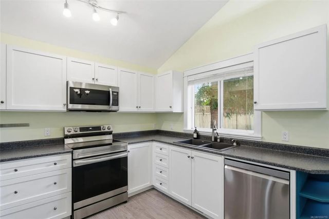 4 of 47 - 4310 Ashbury Pl, Nanaimo, BC