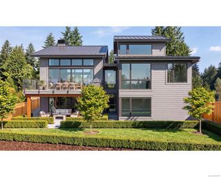 135 Sunningdale Rd W, Qualicum Beach