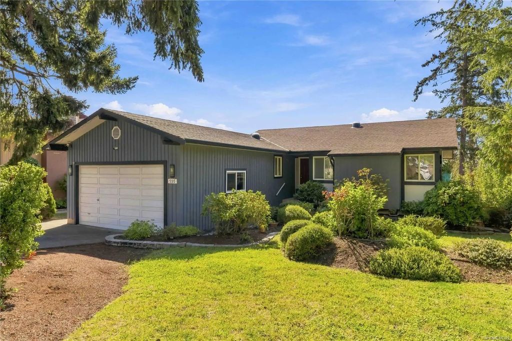 595 Ridgegrove Ave, Saanich