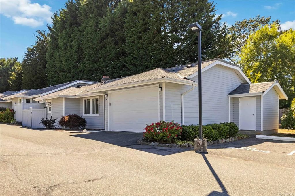 3966 Cedar Hill Cross Rd 9, Saanich