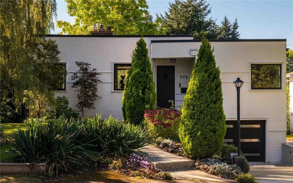 773 Middleton St, Saanich