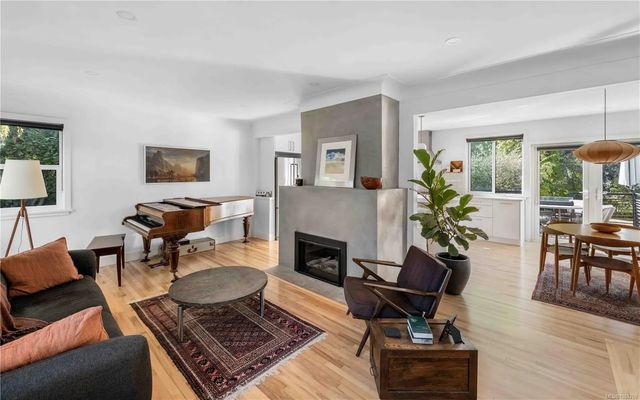 3 of 37 - 773 Middleton St, Saanich, BC