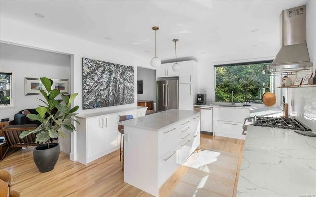 4 of 37 - 773 Middleton St, Saanich, BC