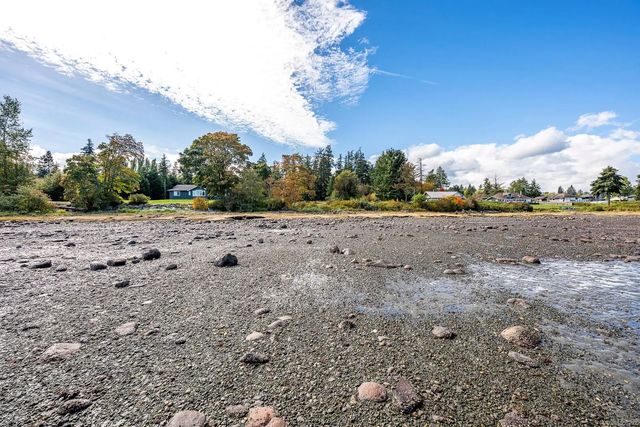 2 of 21 - 3632 Island Hwy S, Courtenay, BC