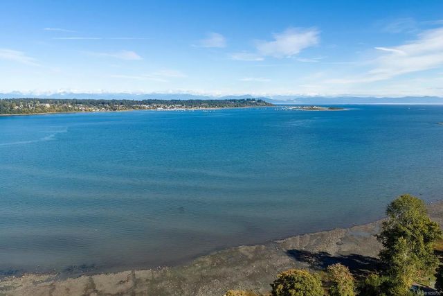 3 of 21 - 3632 Island Hwy S, Courtenay, BC