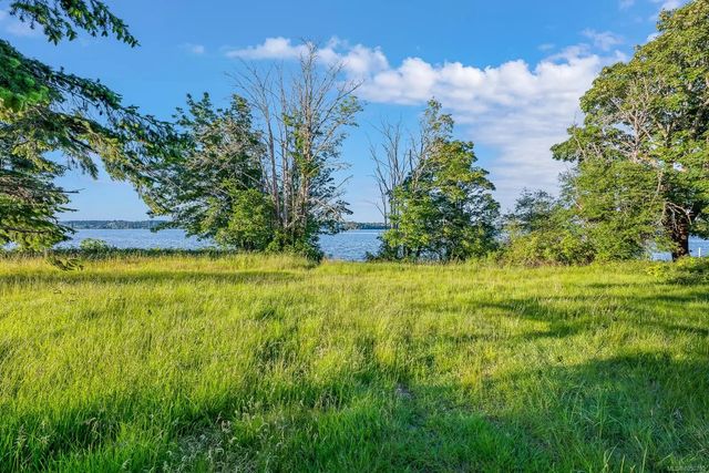 4 of 21 - 3632 Island Hwy S, Courtenay, BC