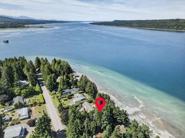2 of 29 - 7630 Ships Point Rd, Fanny Bay, BC