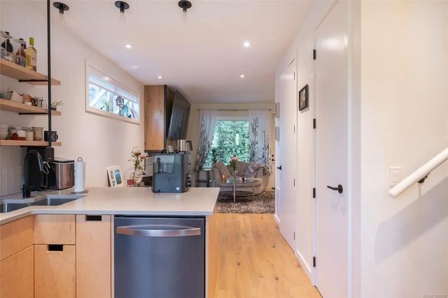 5 of 29 - 590 Marine Dr 1, Ucluelet, BC