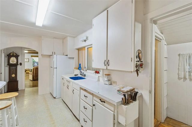 4 of 51 - 6110 Island Hwy W, Qualicum Beach, BC