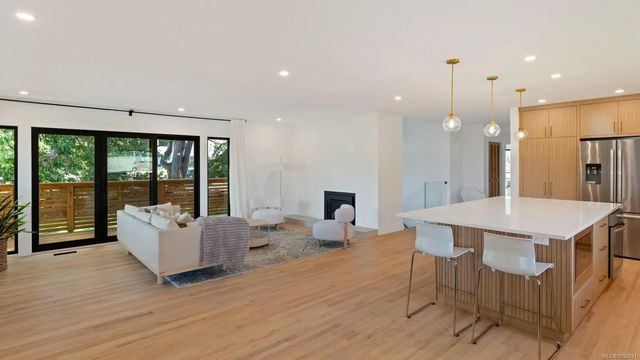 2 of 59 - 1601 Mileva Lane, Saanich, BC