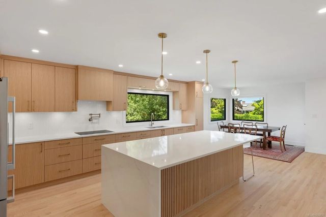3 of 59 - 1601 Mileva Lane, Saanich, BC