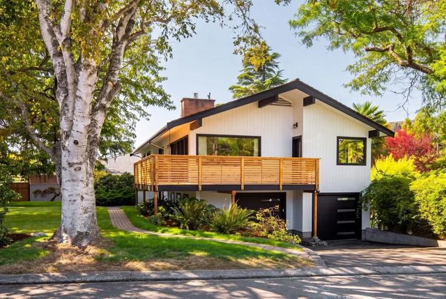 4 of 59 - 1601 Mileva Lane, Saanich, BC