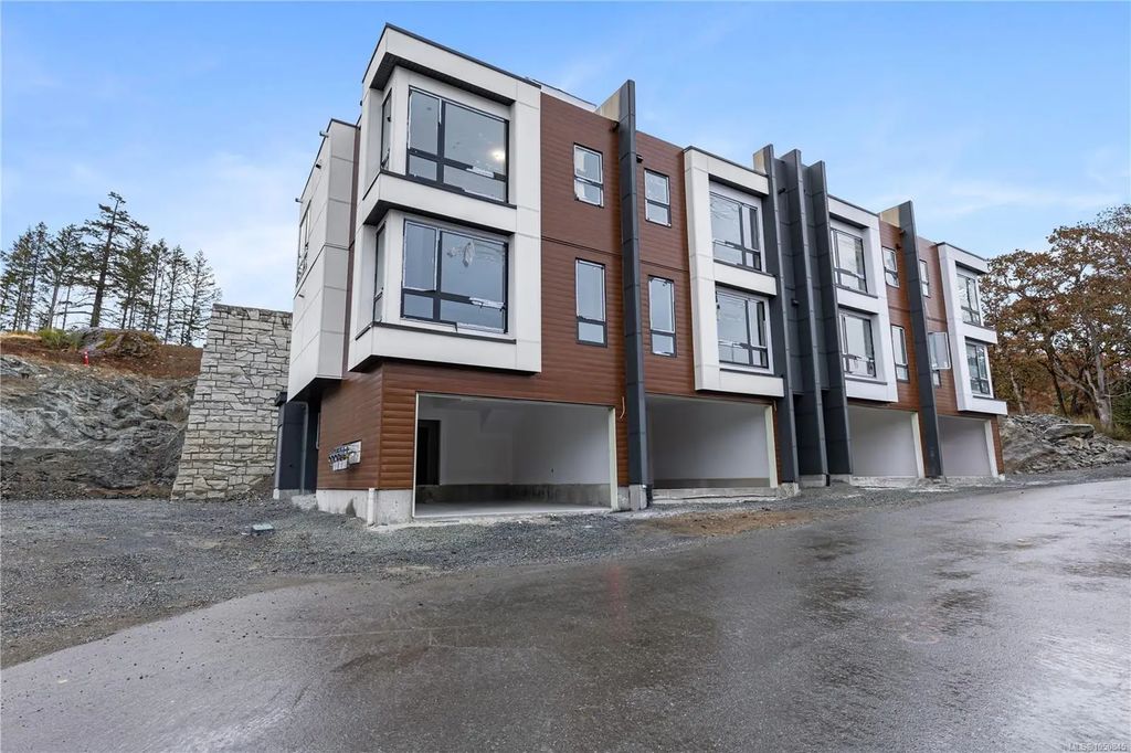 2787 Lakeview Terr 14, Langford