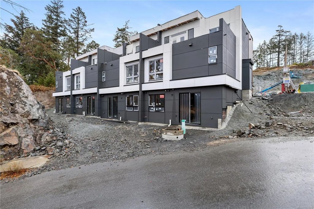 2787 Lakeview Terr 4, Langford