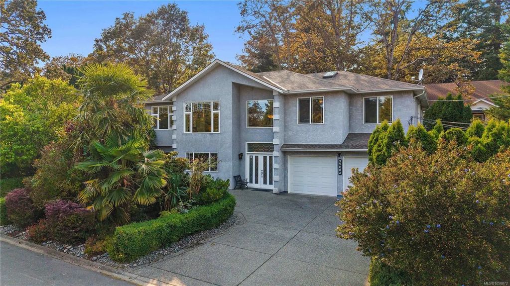 3908a Ascot Dr, Saanich