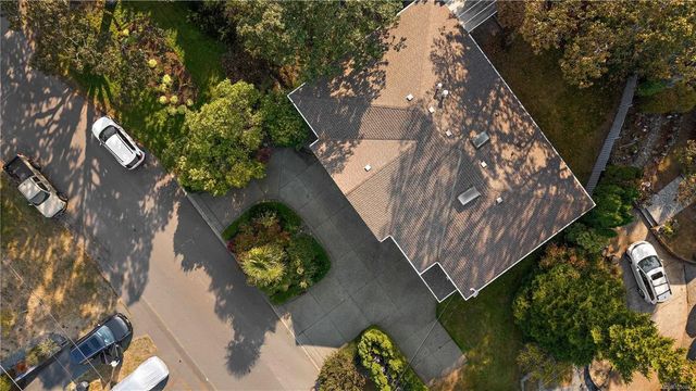 3 of 42 - 3908a Ascot Dr, Saanich, BC