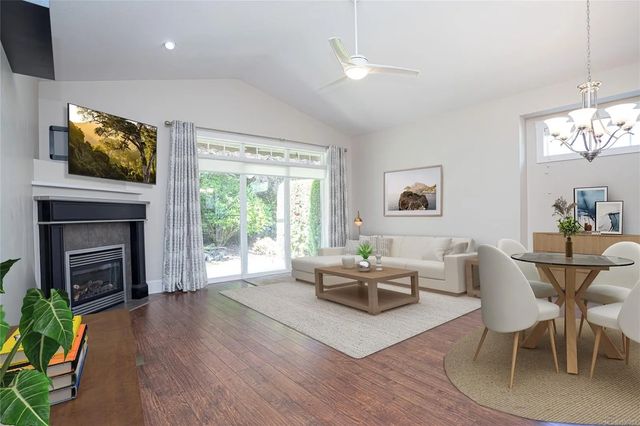 2 of 32 - 3110 Cook St 18, Chemainus, BC