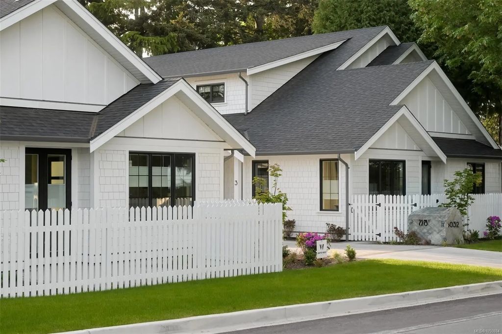 5032 Wesley Rd 3, Saanich