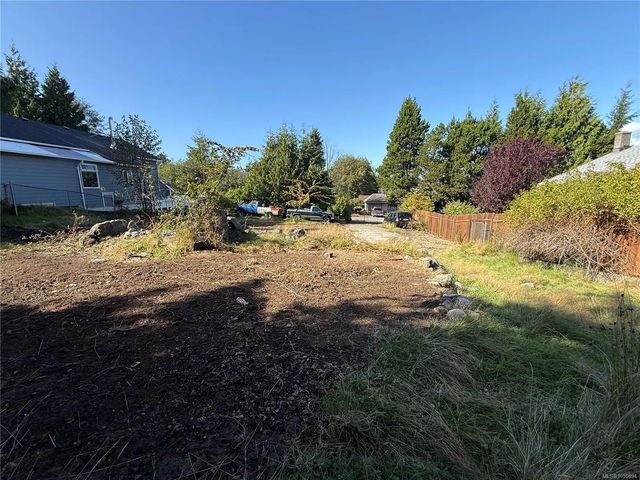 2 of 10 - 224 Alder St, Ucluelet, BC