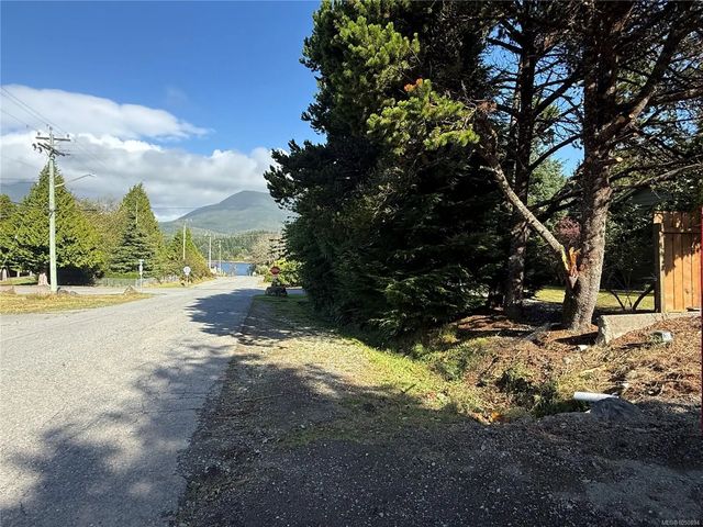 5 of 10 - 224 Alder St, Ucluelet, BC