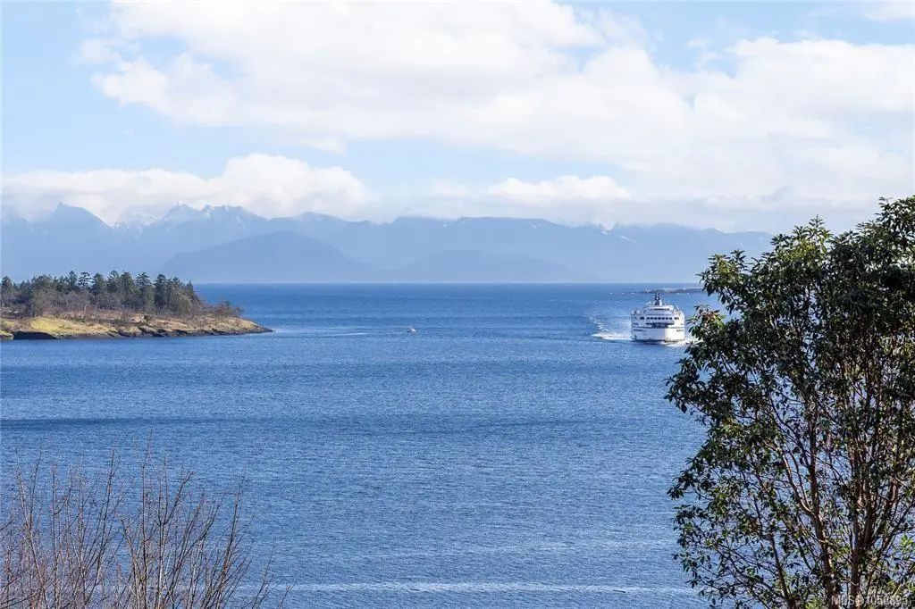 2560 Departure Bay Rd 303, Nanaimo