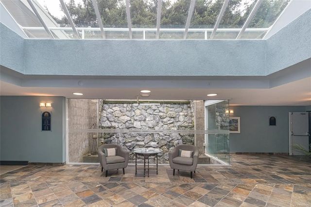5 of 53 - 5110 Cordova Bay Rd 501, Saanich, BC