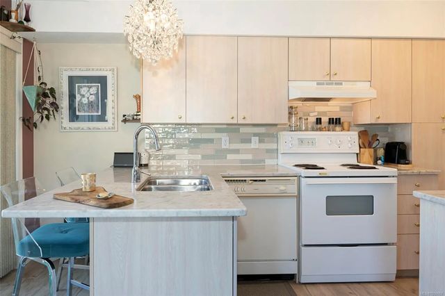 4 of 30 - 9876 Esplanade St 201, Chemainus, BC