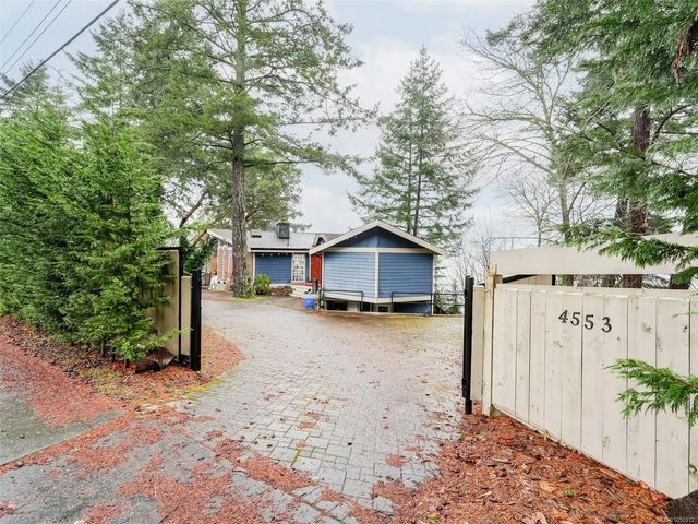 3 of 41 - 4553 Cordova Bay Rd, Saanich, BC