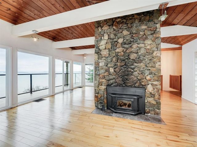 4 of 41 - 4553 Cordova Bay Rd, Saanich, BC