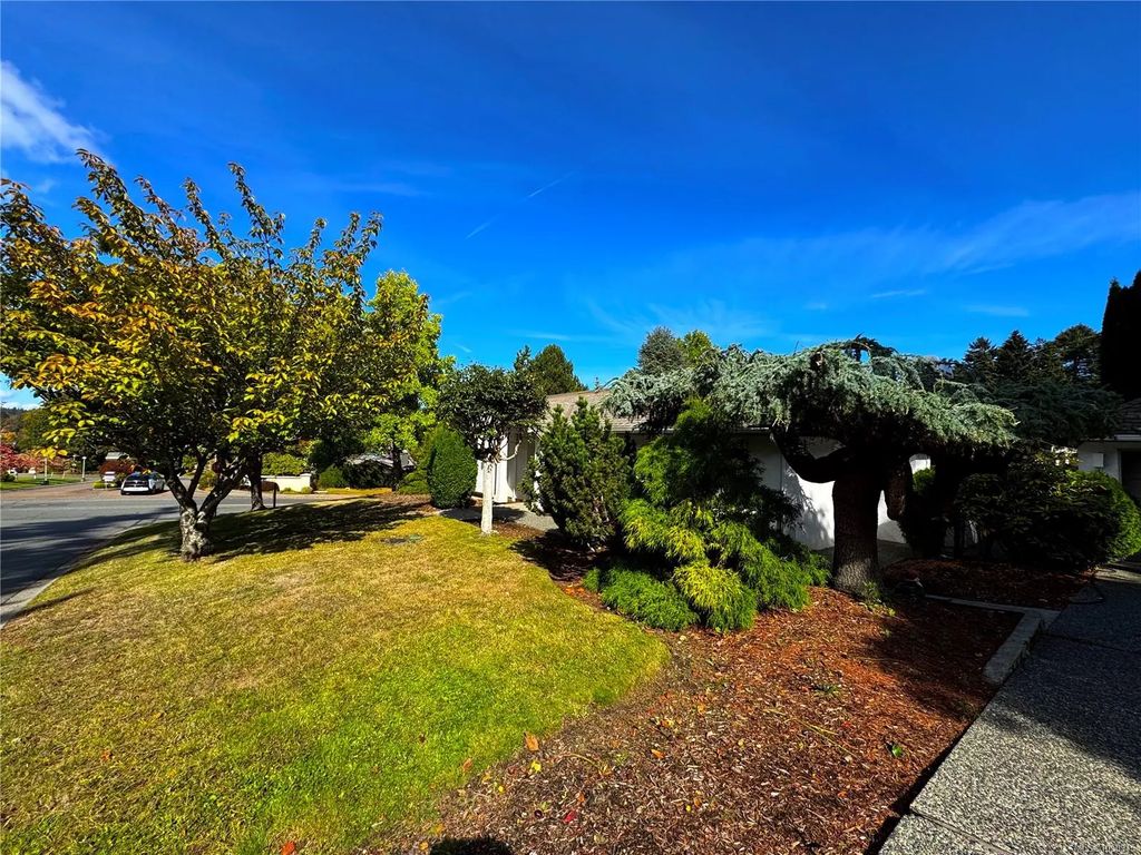 1096 Valewood Trail, Saanich