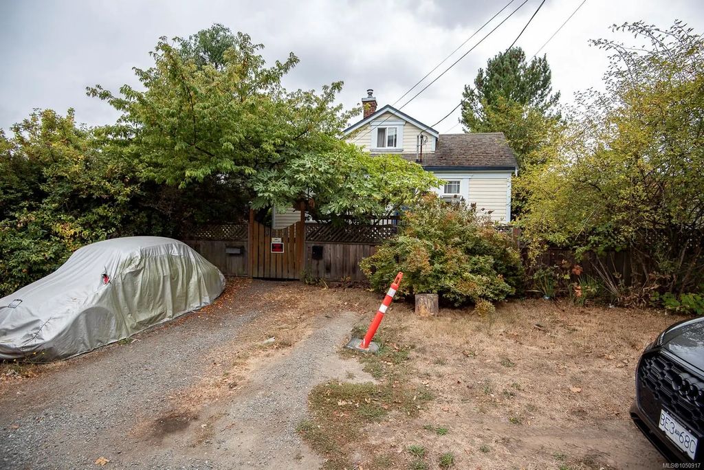 3814 Rowland Ave, Saanich