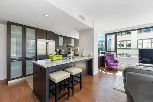 4 of 64 - 608 Broughton St 302, Victoria, BC