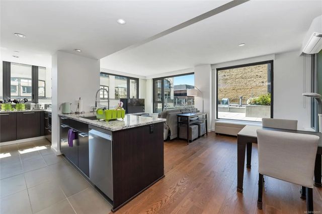 5 of 64 - 608 Broughton St 302, Victoria, BC