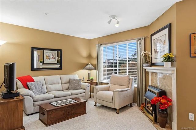 2 of 43 - 24 Prideaux St 105, Nanaimo, BC