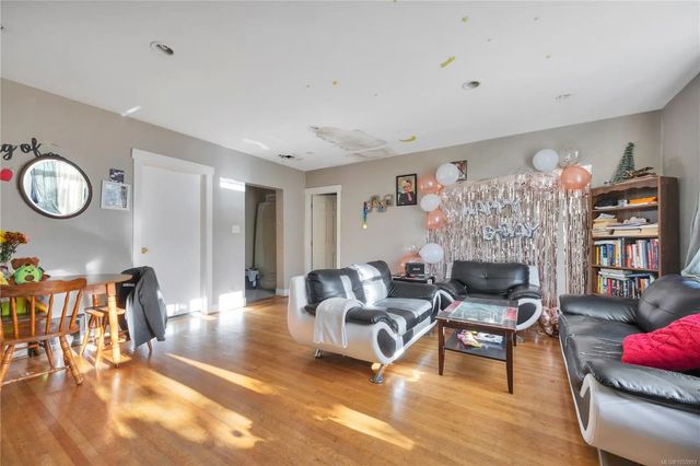 4 of 13 - 695 Franklyn St, Nanaimo, BC