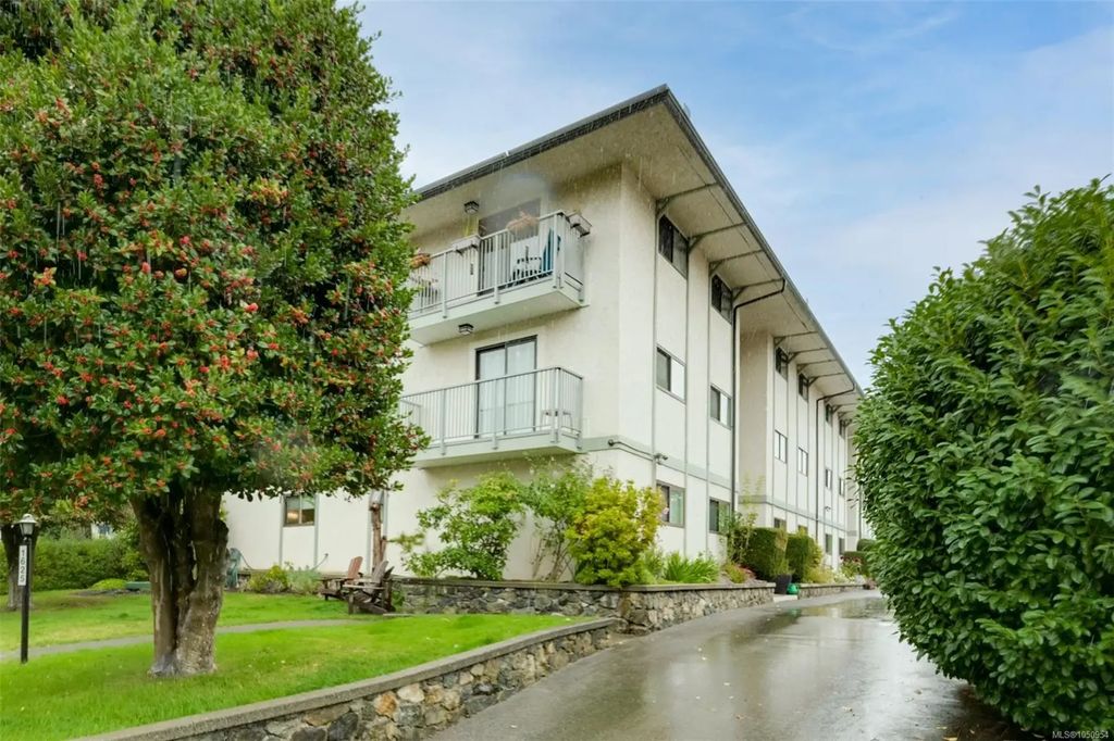 1625 Belmont Ave 303, Victoria