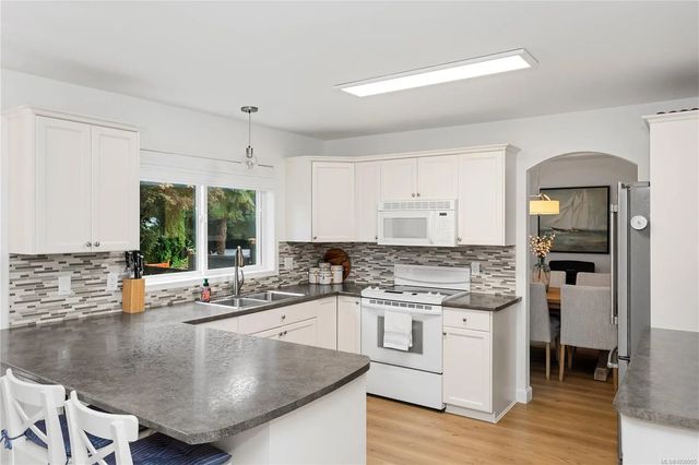 3 of 39 - 6141 Glacier Way, Nanaimo, BC