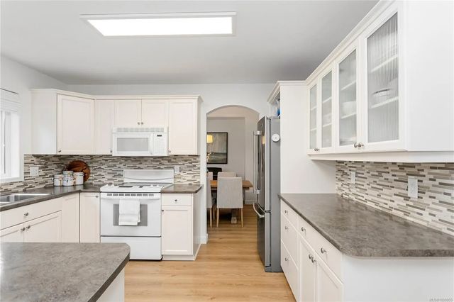 4 of 39 - 6141 Glacier Way, Nanaimo, BC