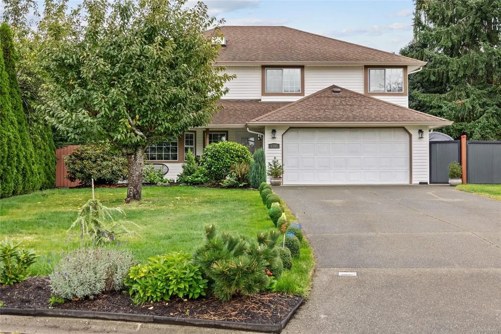 1557 Flicker Pl, Courtenay