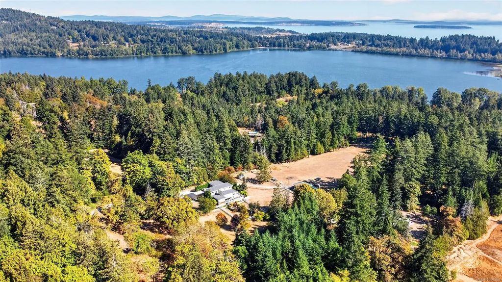 5209 Old West Saanich Rd, Saanich