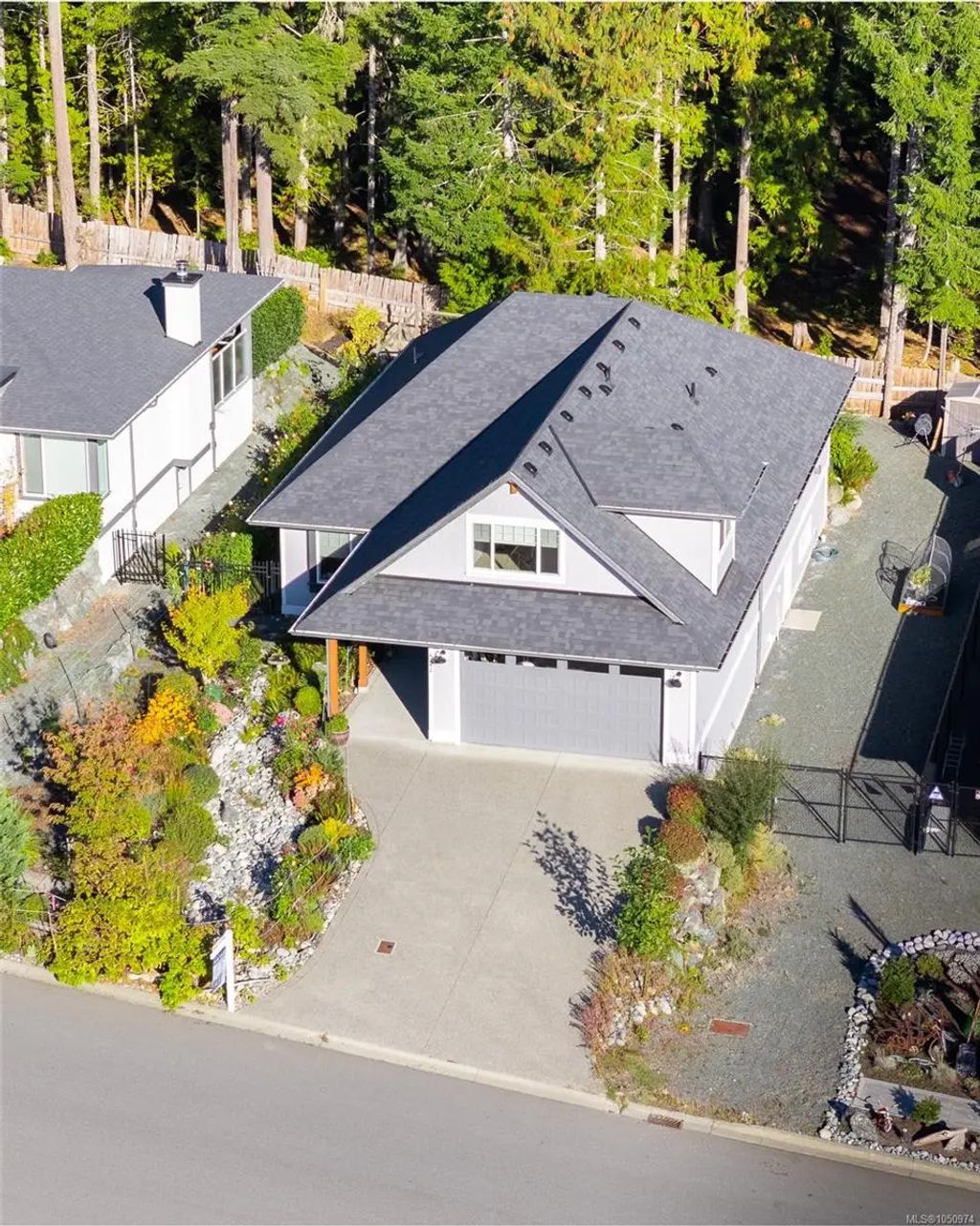 521 Mountain View Dr, Lake Cowichan