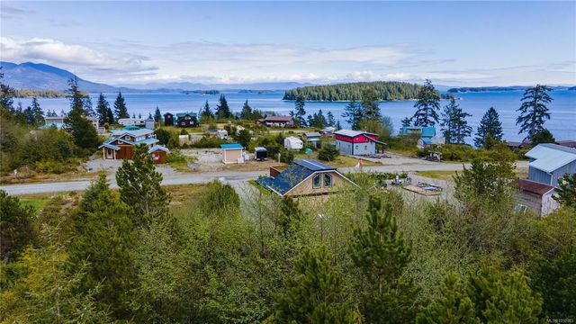 2 of 8 - 1138 Fifth Ave, Ucluelet, BC